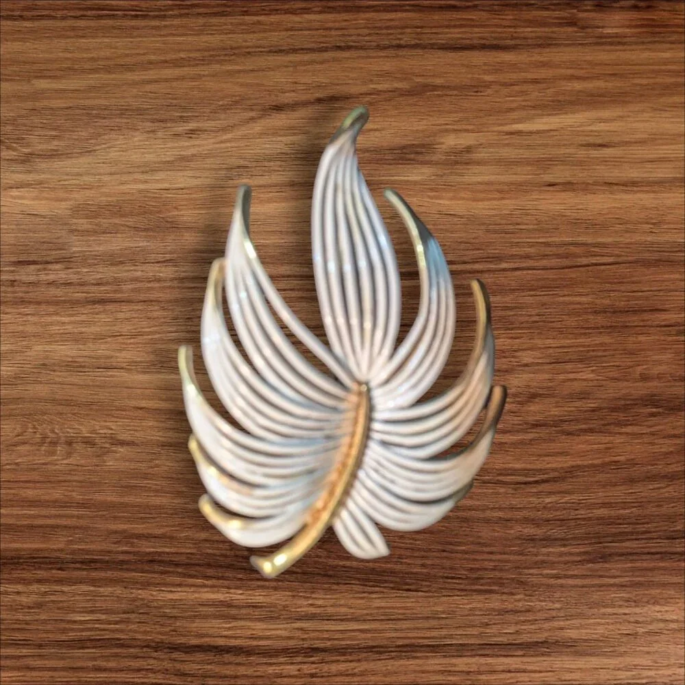 Vintage White Enamel Gold Tone Leaf Brooch Mid‎ Century Modern Palm Frond Pin